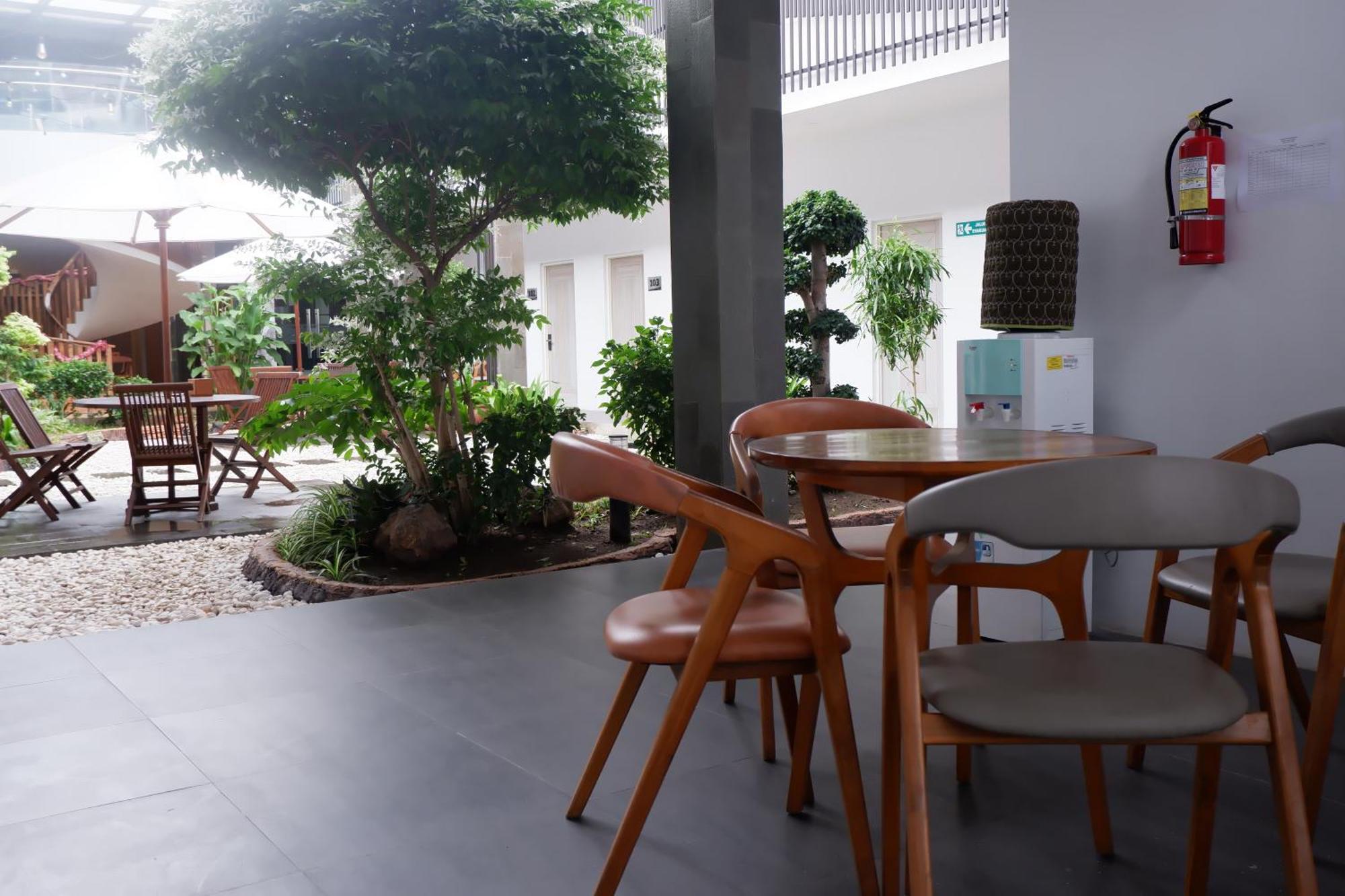 Grand Samota Hotel Sumbawa Esterno foto