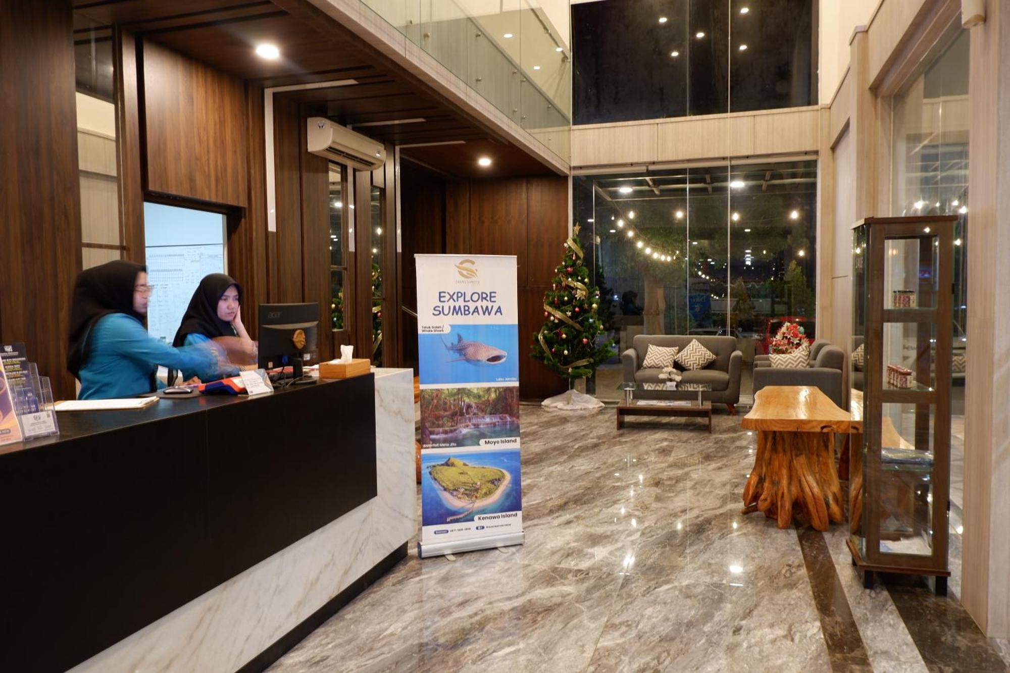 Grand Samota Hotel Sumbawa Esterno foto