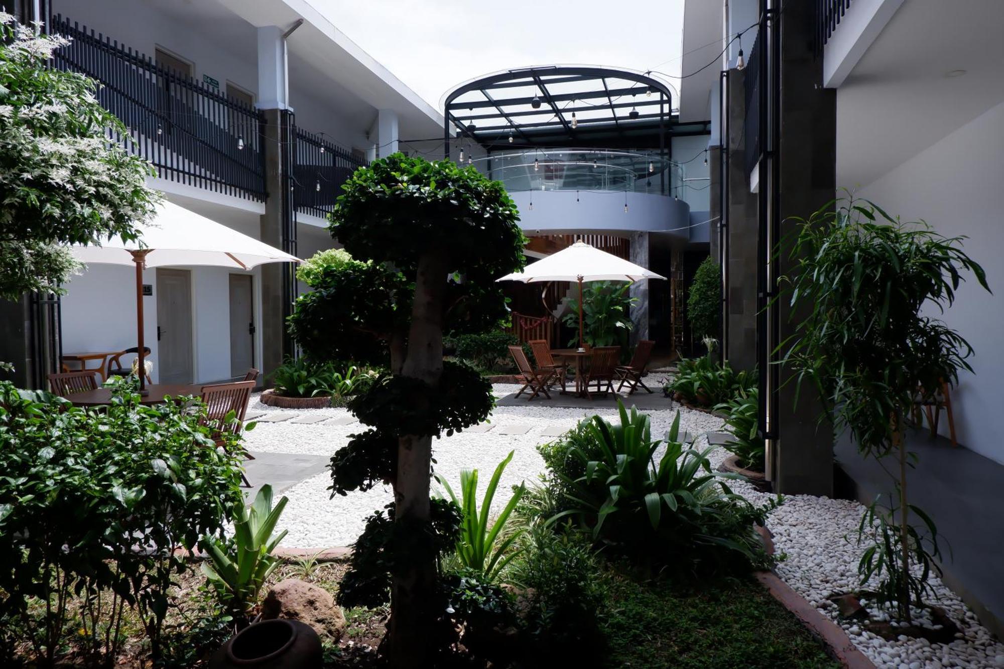 Grand Samota Hotel Sumbawa Esterno foto