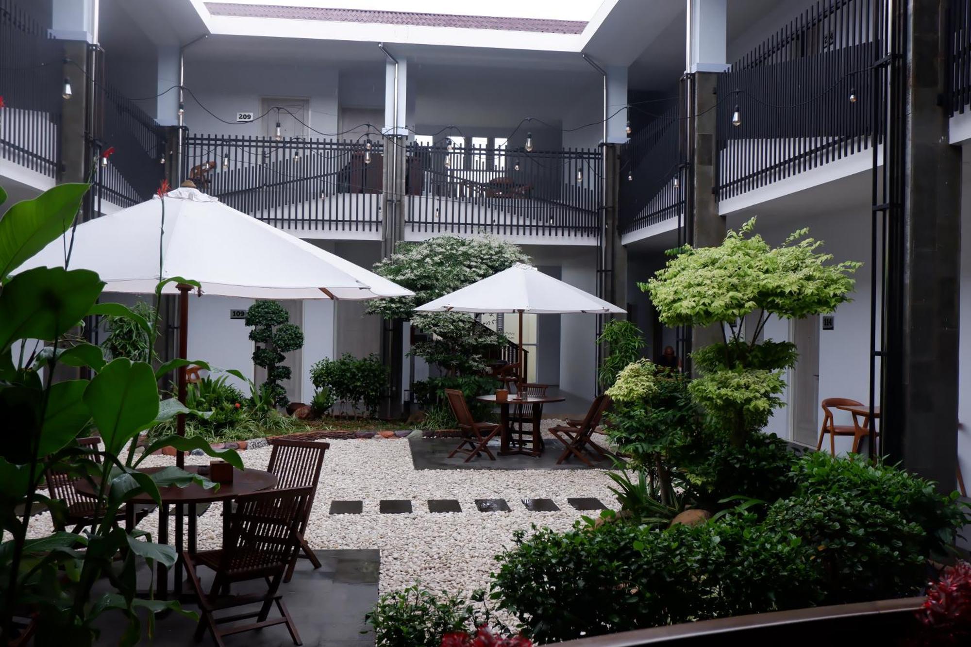 Grand Samota Hotel Sumbawa Esterno foto