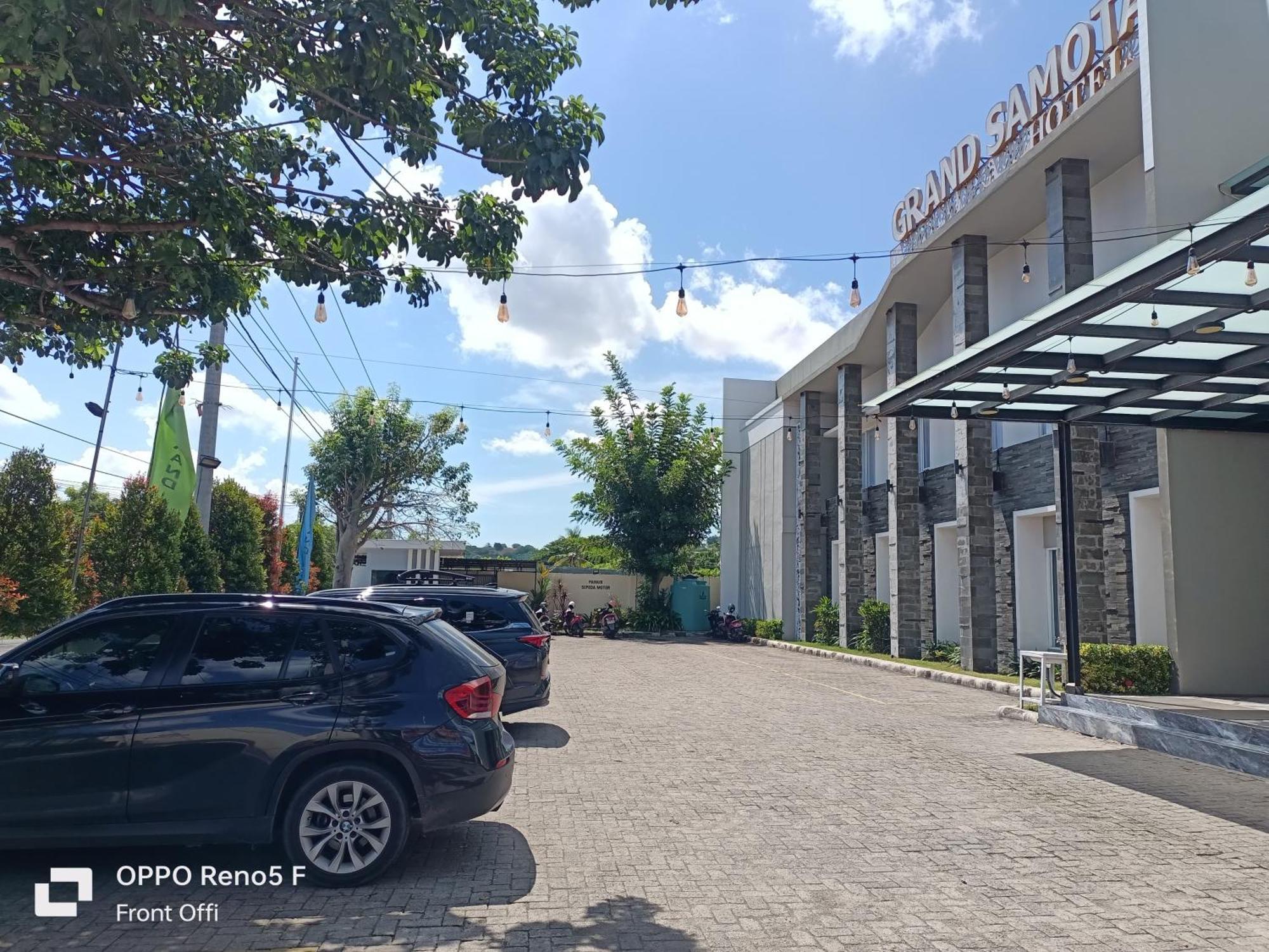 Grand Samota Hotel Sumbawa Esterno foto